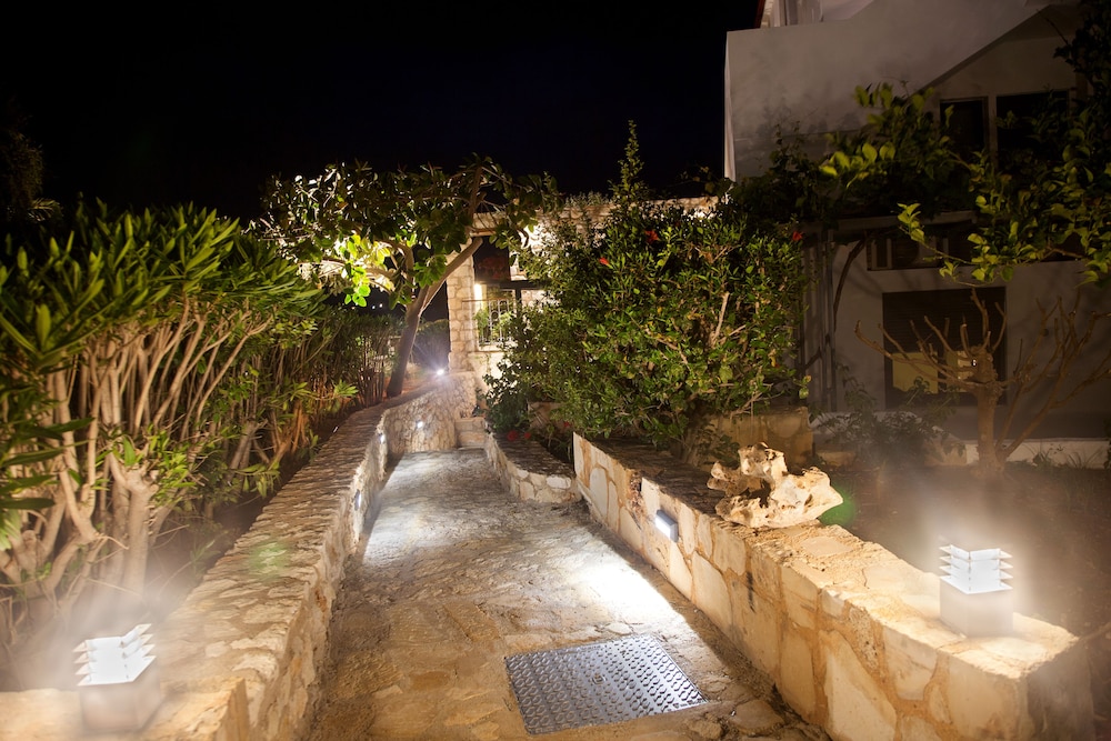 Artemis Village Apartments &amp; Studios 36/50