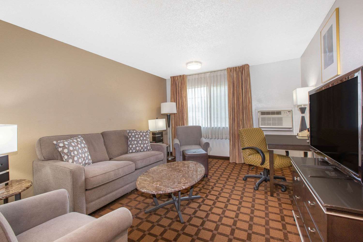Hotel Roseburg 8/12