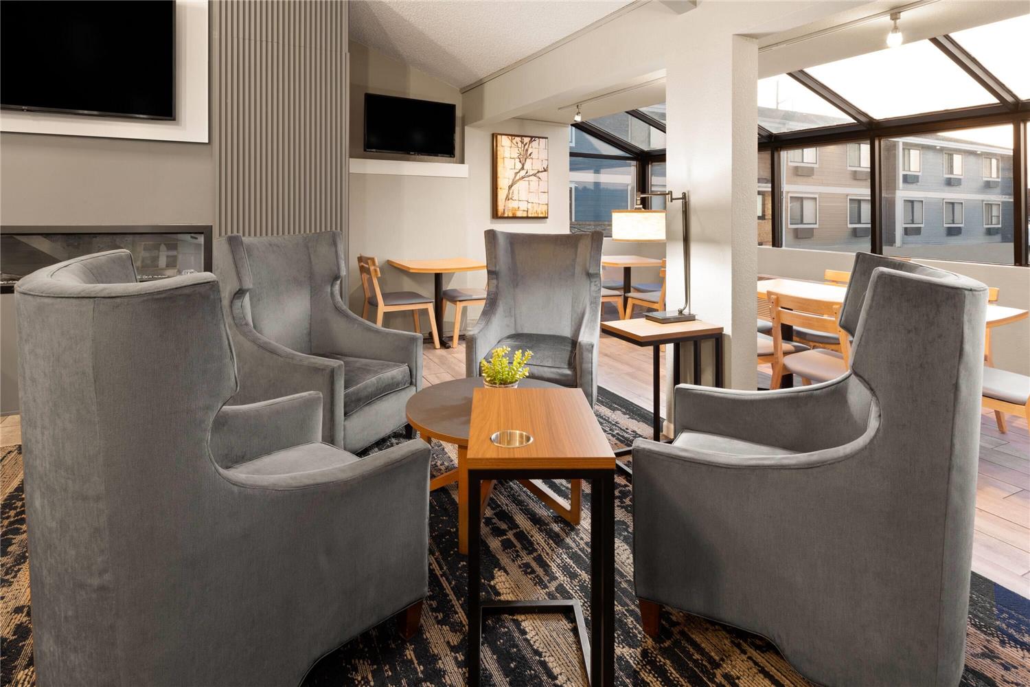 AmericInn by Wyndham Chippewa Falls 40/44