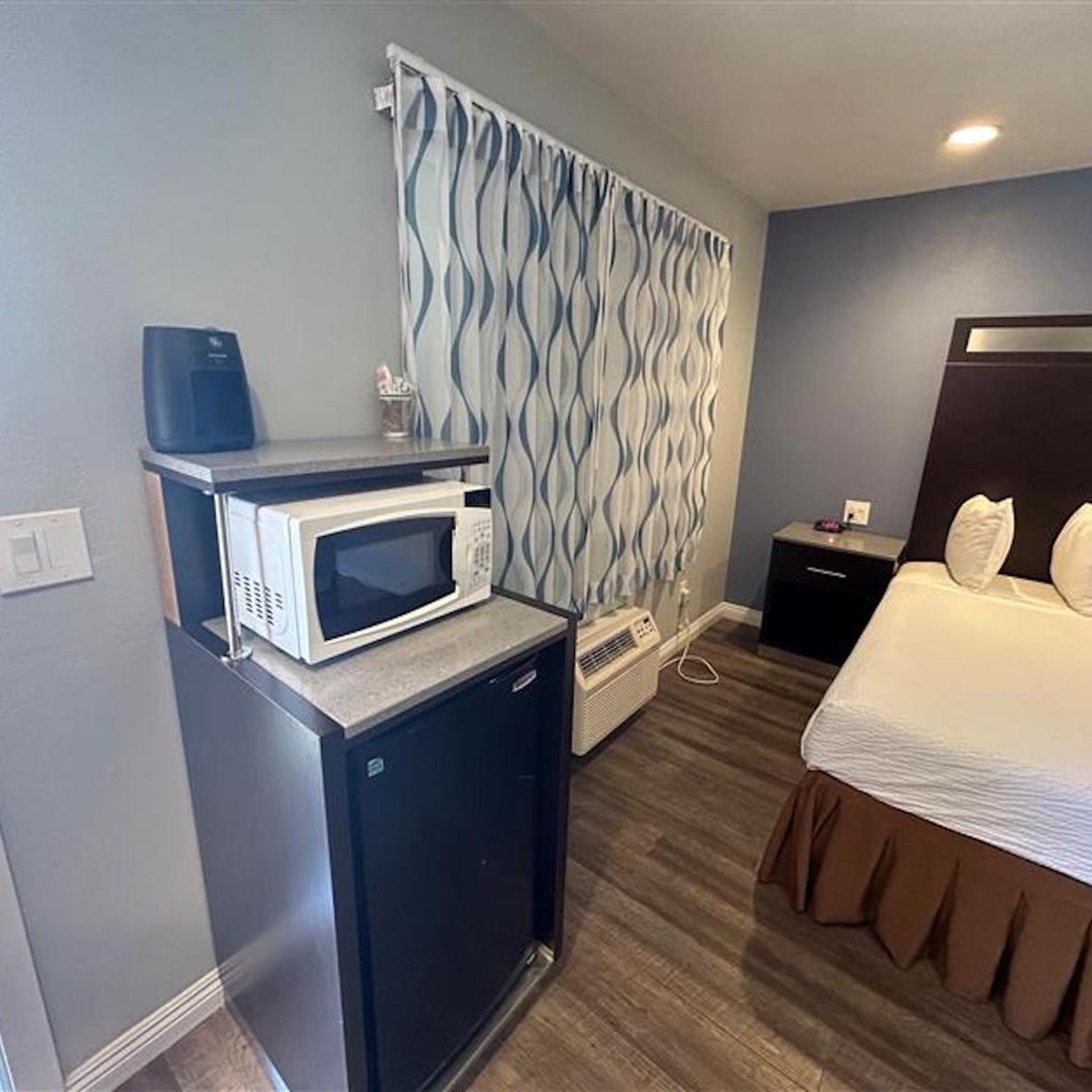 غرفة بسرير كينج لغير المدخنين، Motel6 Yuba City, CA 5/8