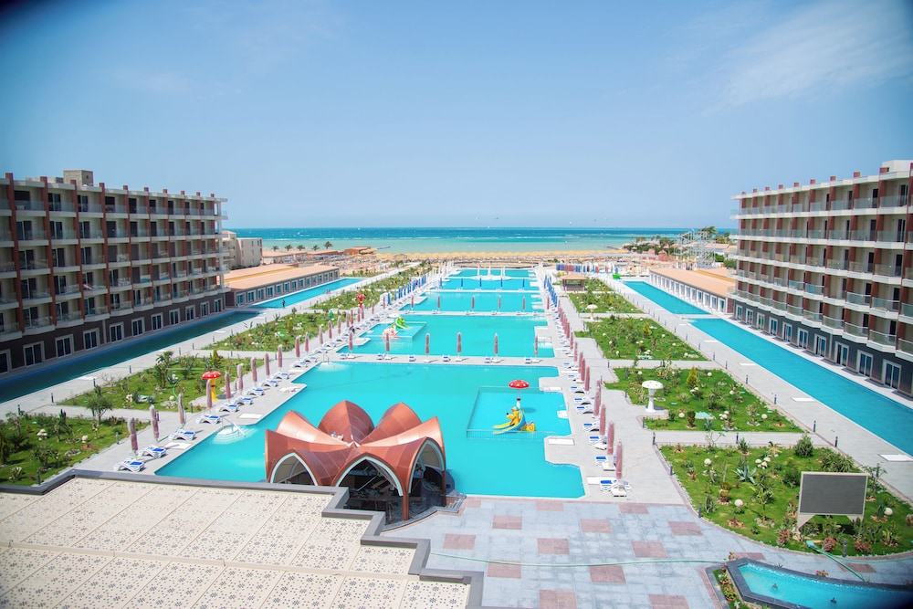 Rewaya Majestic Resort 10/50