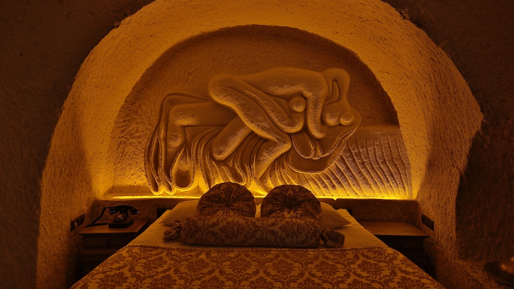 Phocas Cave Suites photo3
