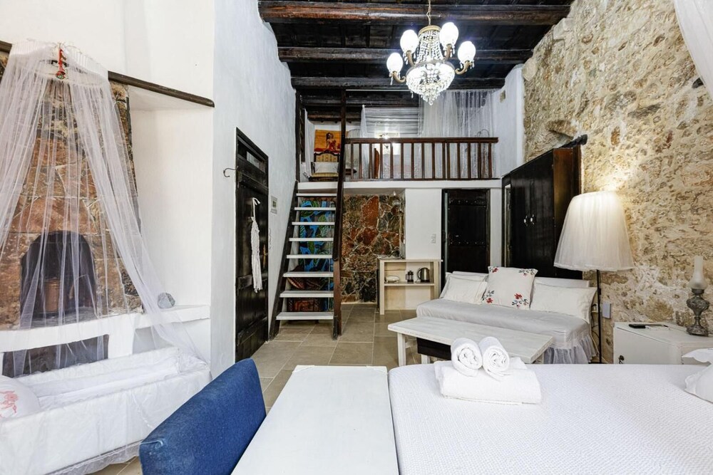 Antonia's House 15/50