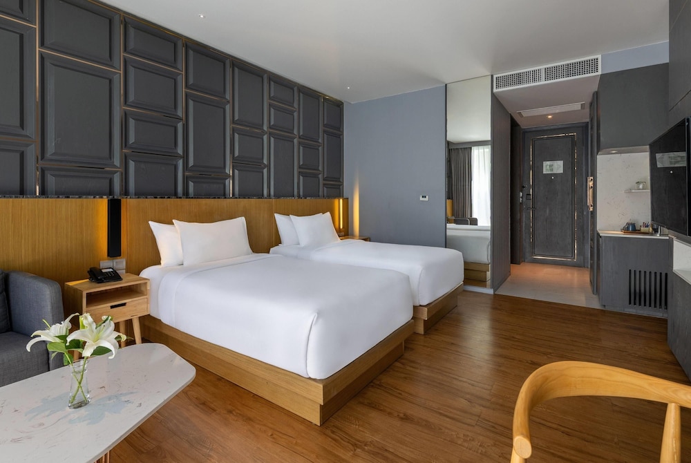 Deluxe, Twin Beds, Wyndham Grand Nai Harn Beach Phuket 2/8