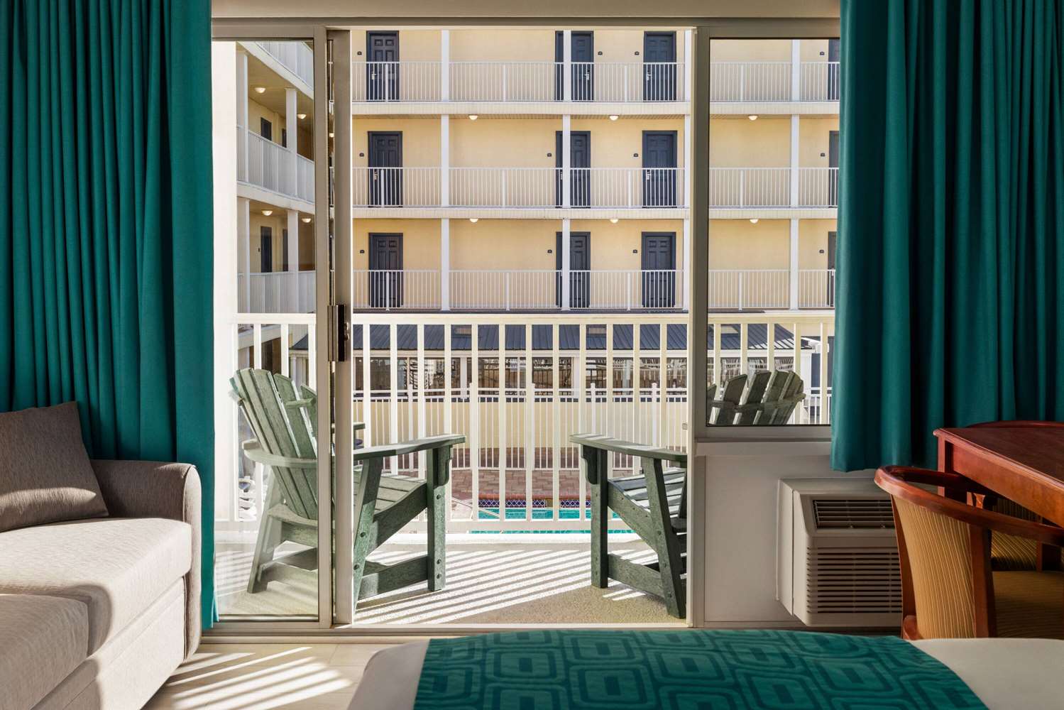 Howard Johnson By Wyndham Ocean City Oceanfront 27/50