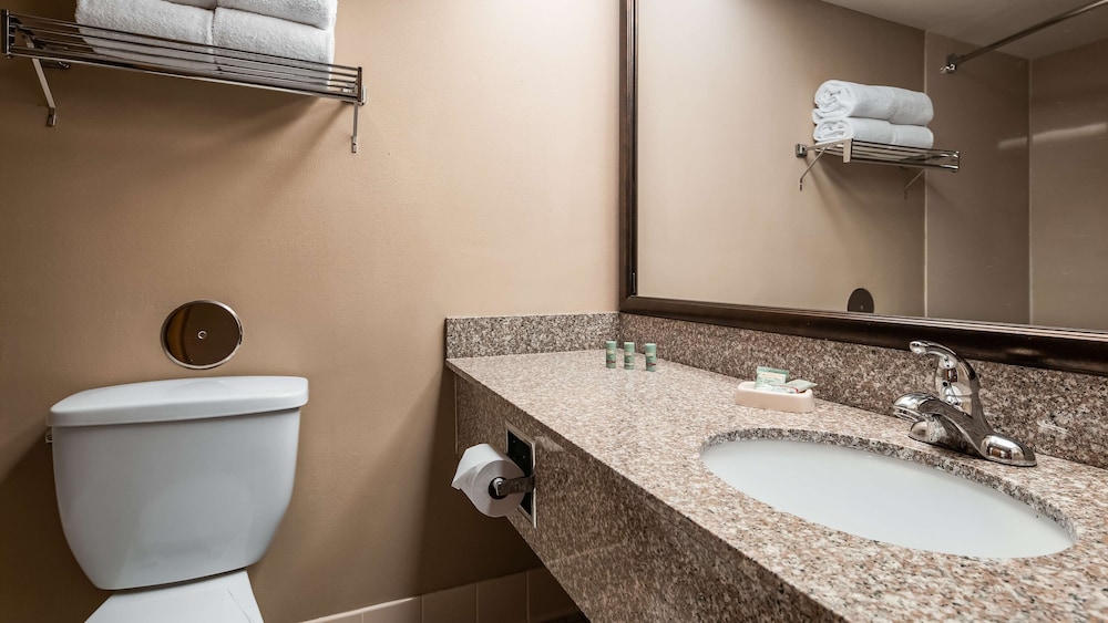 Best Western East Towne Suites 16/42