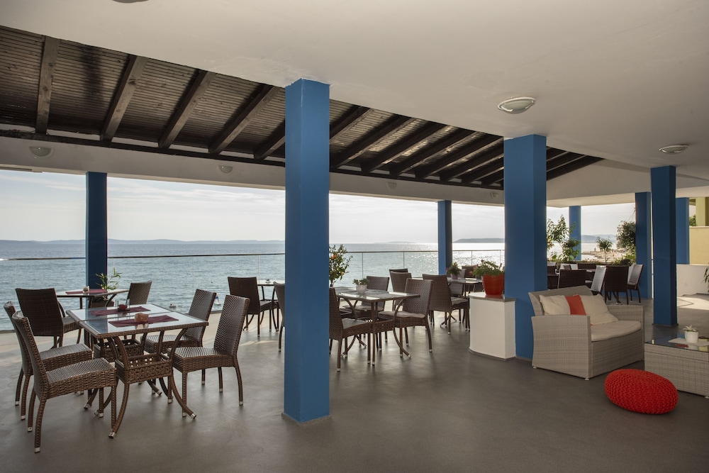 VILLA ZANIC 50/50