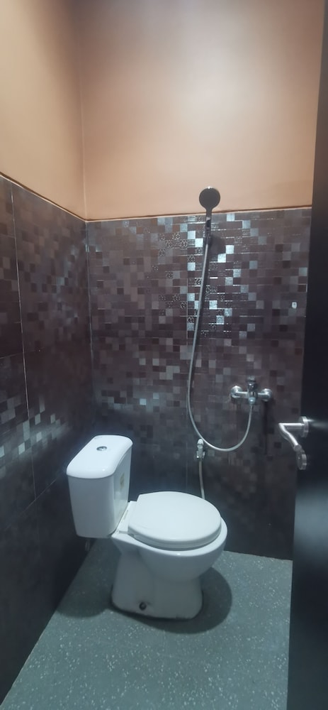 Hotel O Balikpapan near Siloam Hospital formerly Syafla Guest House 43/45