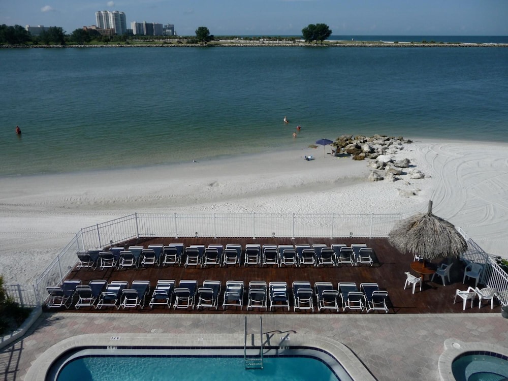 Gulfview Hotel On the Beach 26/49