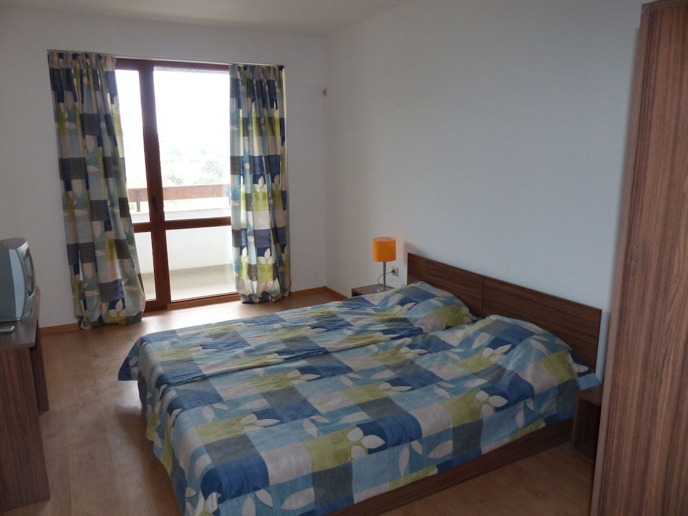 1 BEDROOM, SUITE