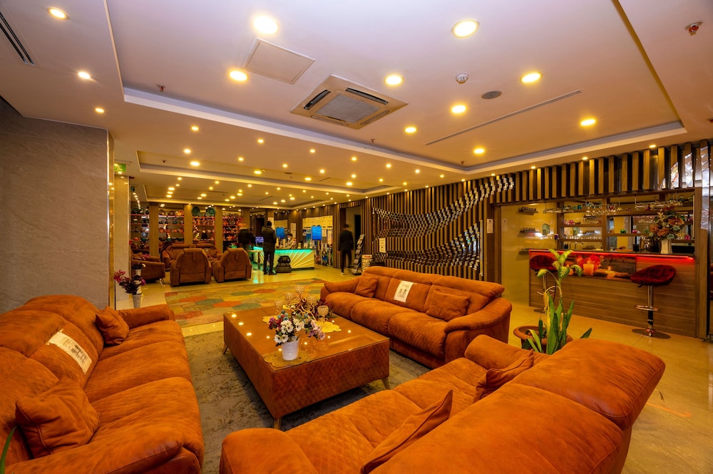 Grand Palace Hotel 33/50