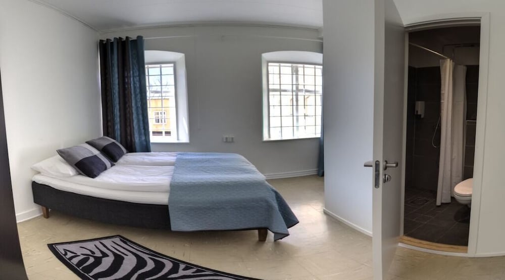 Room, Queen Bed, Courtyard View, Private Bathroom