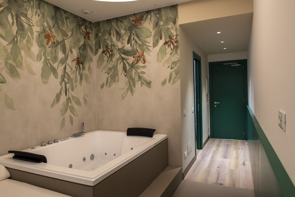 Smart Hotel - Naples Harbour 70/71