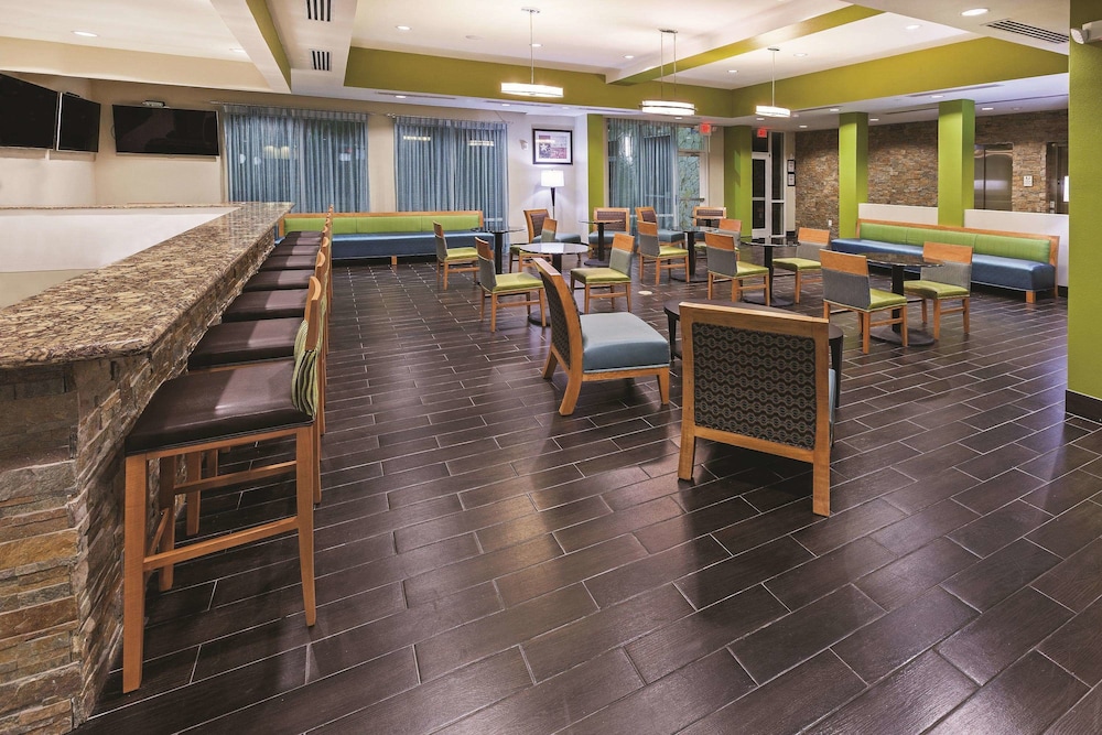 La Quinta Inn Suites Houston Willowbrook 39/61