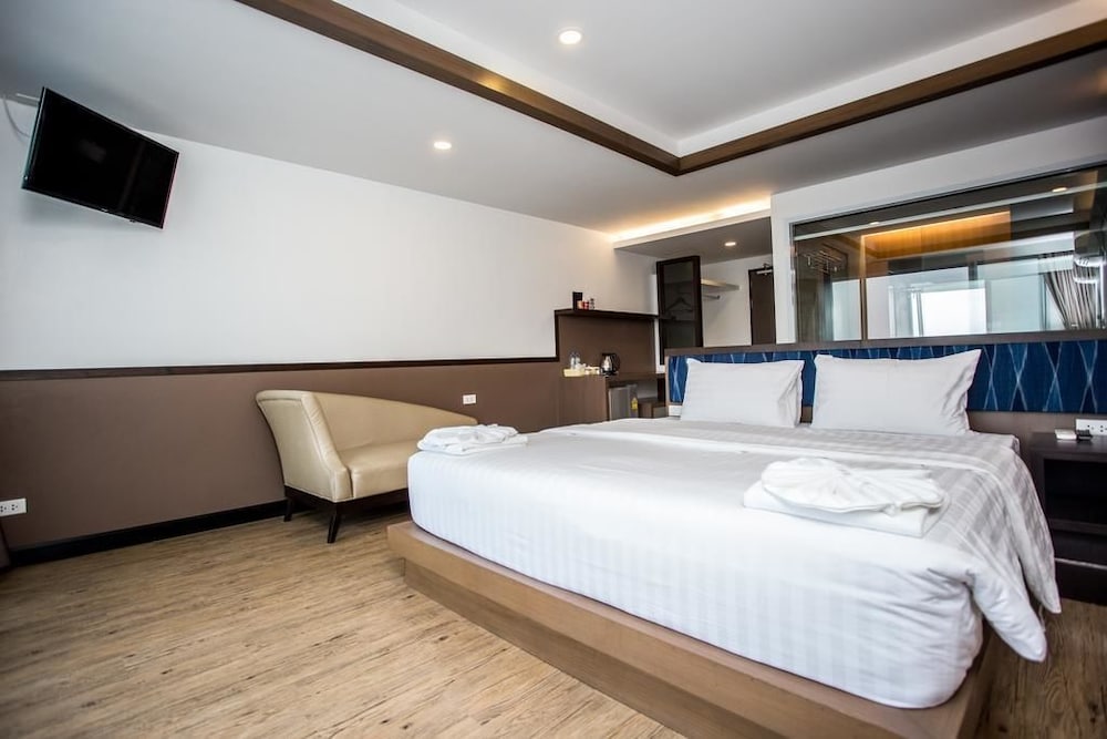 Blu Hotel Nakhon Phanom 6/35