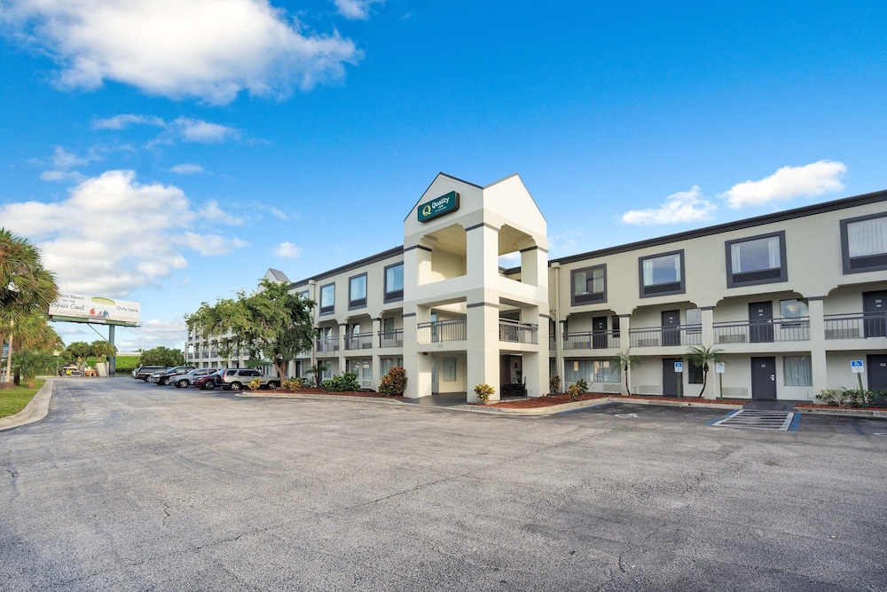 Super 8 by Wyndham Orlando Near Florida Mall 6/54