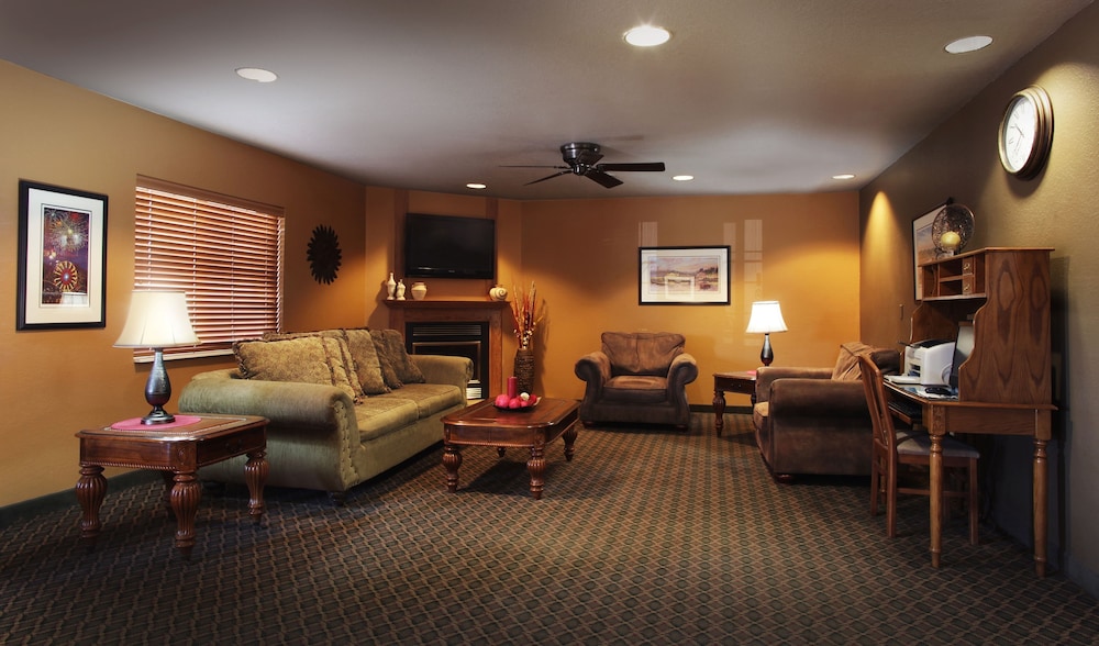 Ramada by Wyndham Spirit Lake/Okoboji 23/34