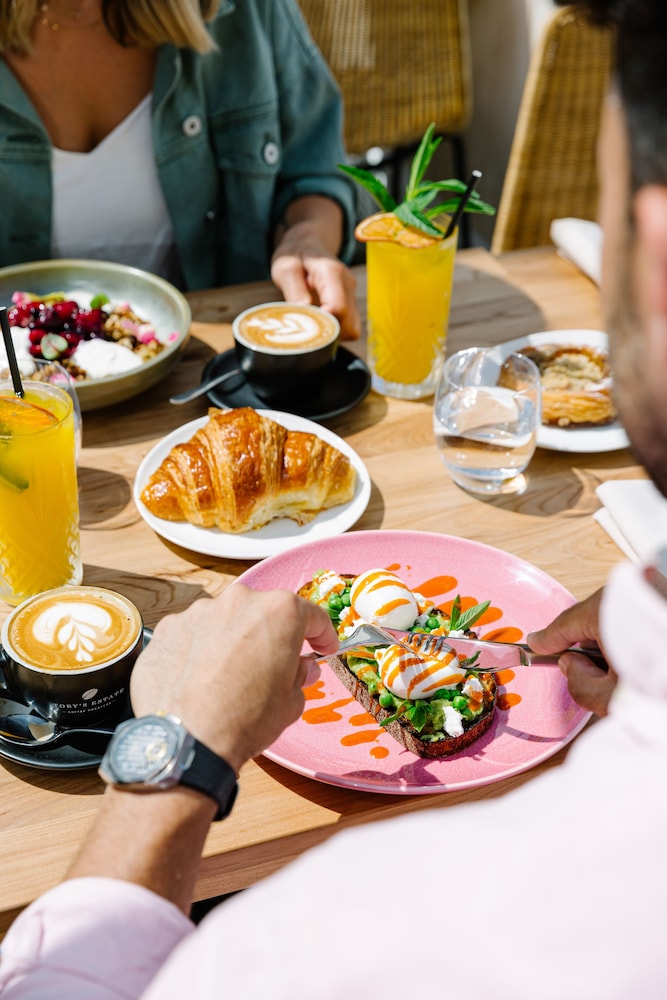 Coogee Bay Hotel Boutique 57/75
