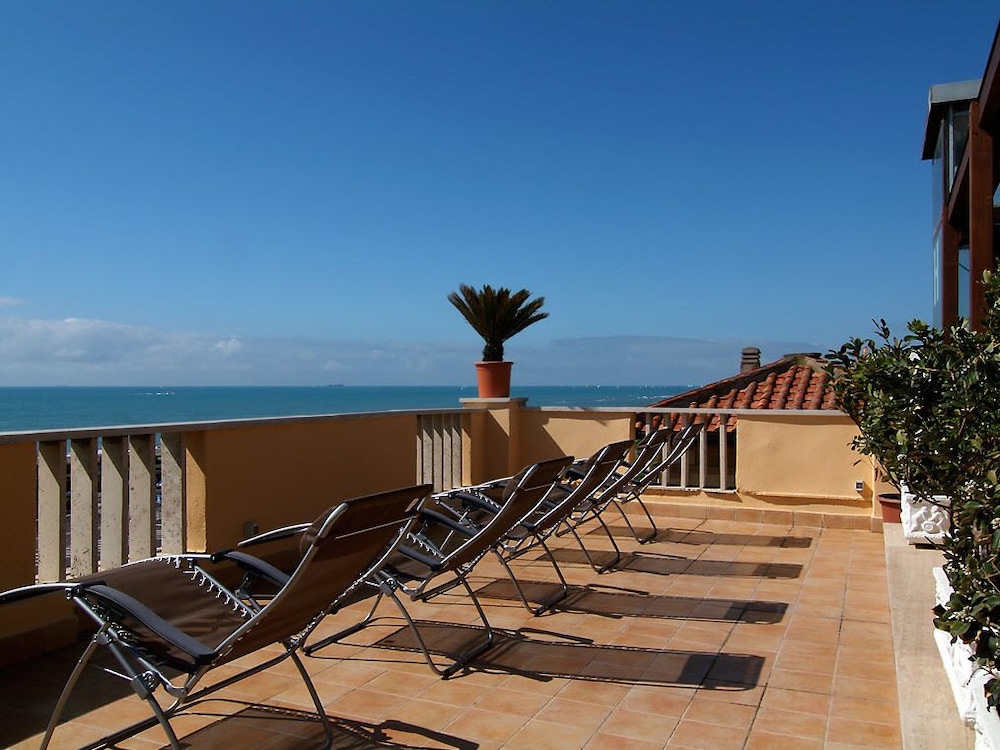 Hotel La Riva 51/63