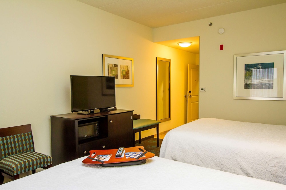 Hampton Inn Fayetteville 18/62