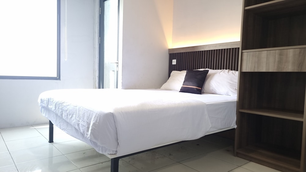 Hotel O cikarang at apartment Riverdale 30/48