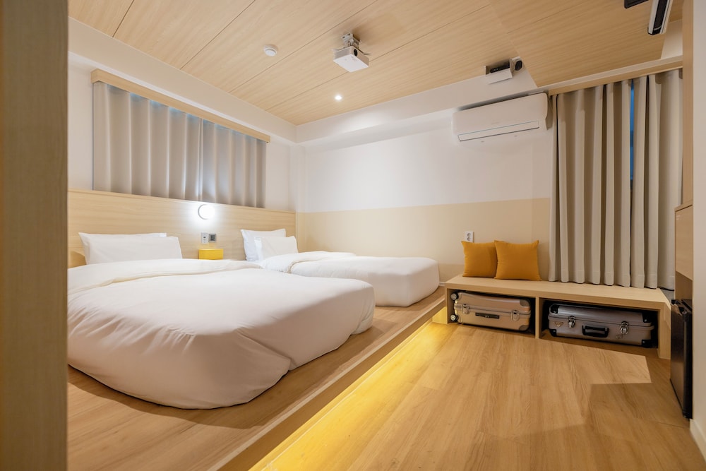 DELUXE, TWIN BEDS