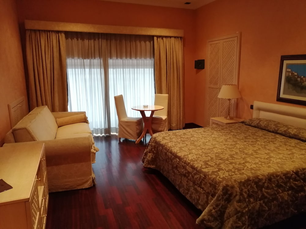 COLOSSEO STUDIO SUITES 5/17