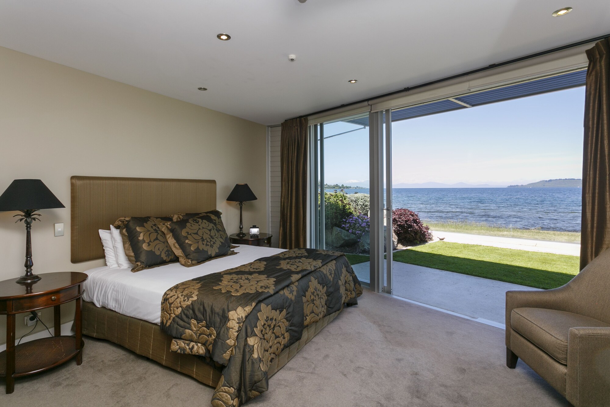 2 BEDROOMS, LUXURY, APARTMENT, LAKE SIDE, LAKE VIEW