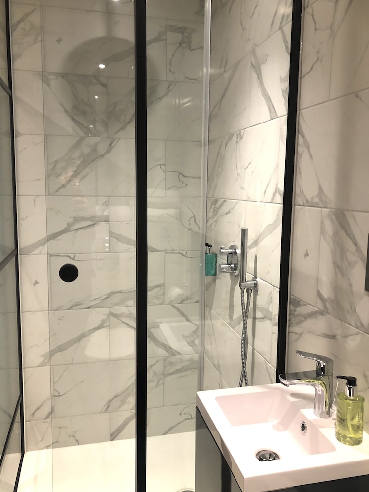 Euston Square Hotel 51/52