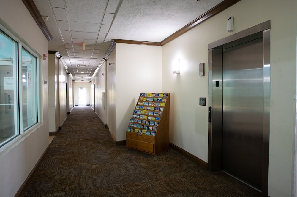 BlissPoint Inn and Suites Marion 34/47
