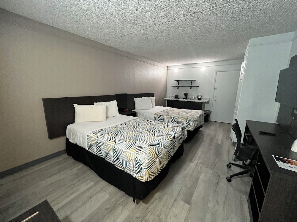 Studio6 Phoenix, AZ - Midtown 6/25