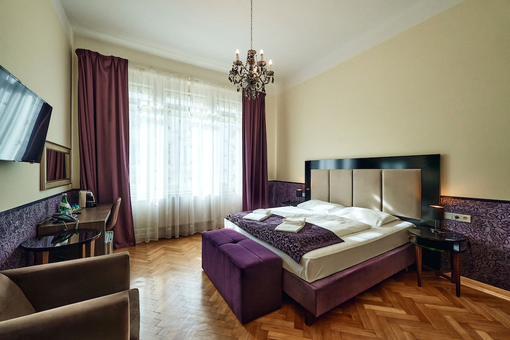 PENSION BARON AM SCHOTTENTOR HOTEL 12/50