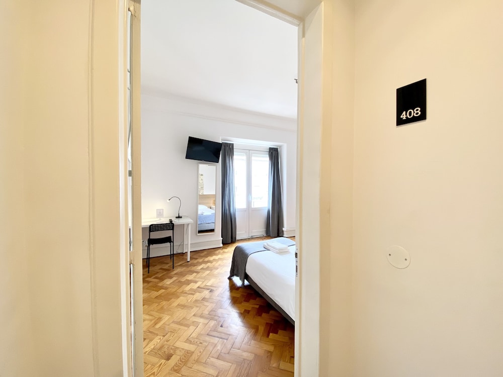 Home Out Rooms and Apartments 24/50
