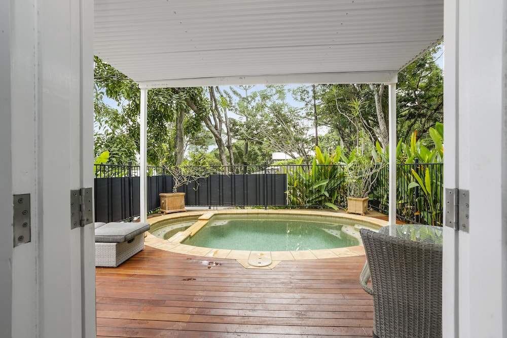 Port Douglas Cottage and Lodge 15/35