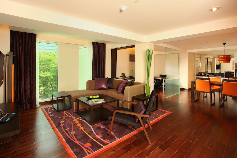 RADISSON SUITES BANGKOK SUKHUMVIT 43/73