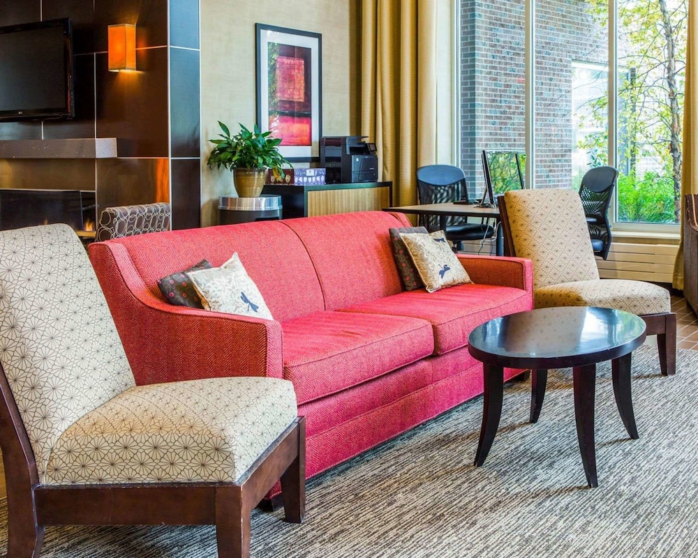 Cambria Hotel Traverse City 26/46