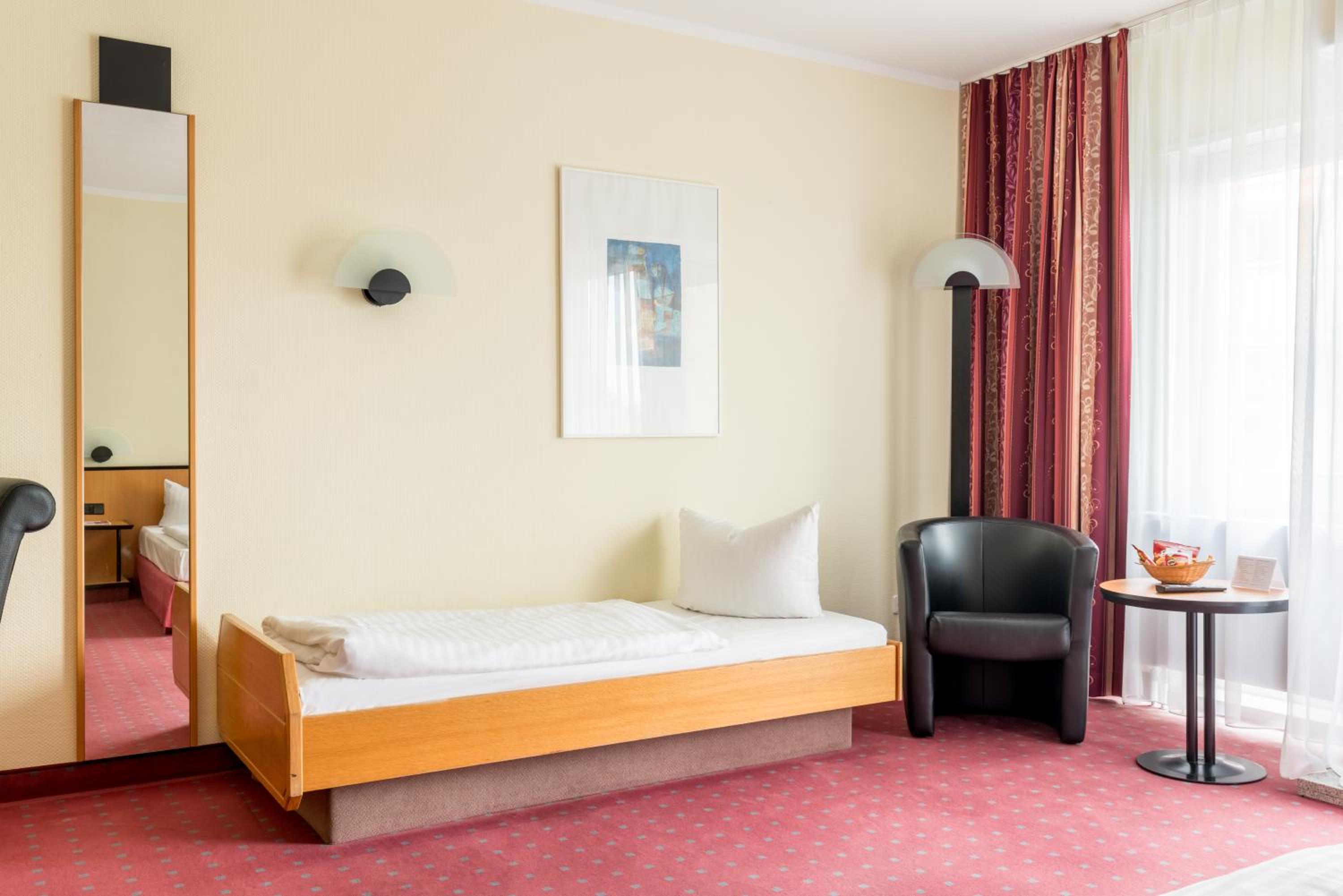 ROOM, TRIPLE, BALCONY