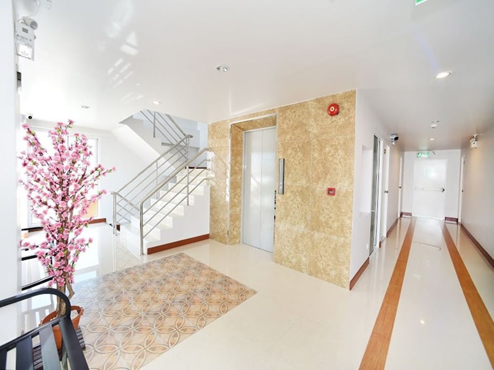 Parvena Hotel 10/64