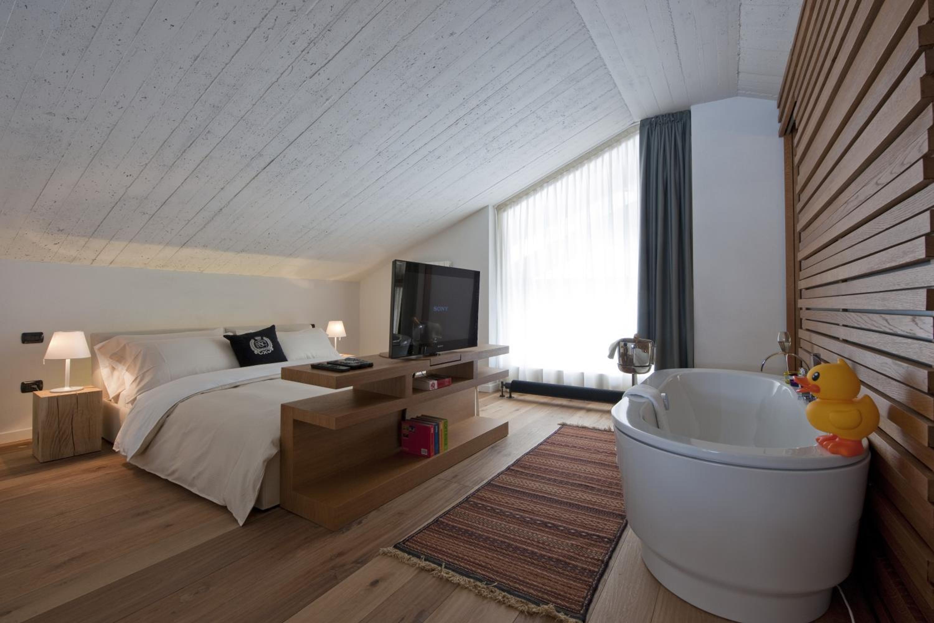 1 Bedroom, Loft, Apartment