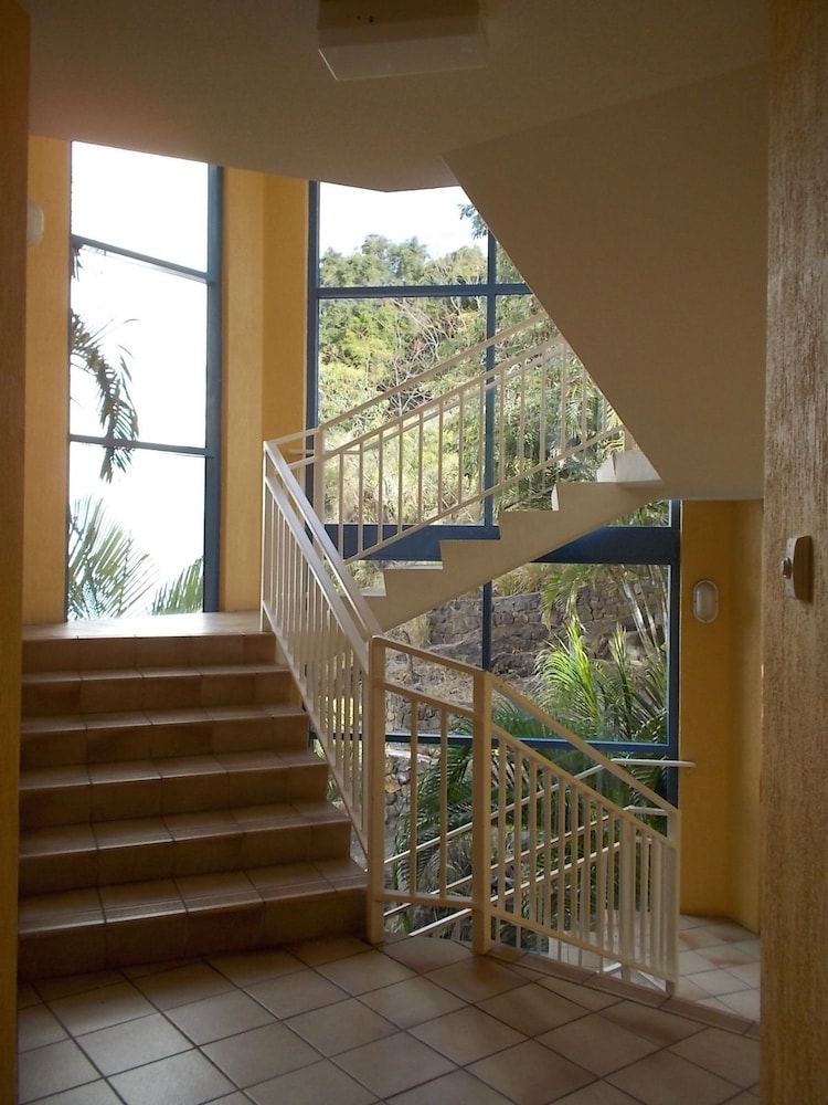 Coral Sea Vista Apartments 12/58