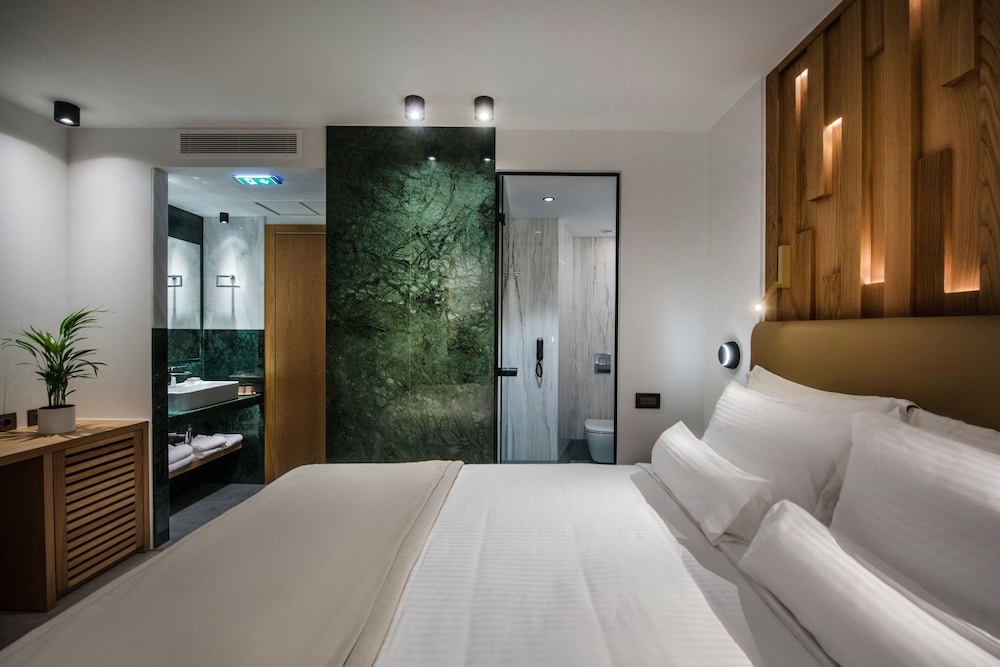 Smart, King Bed