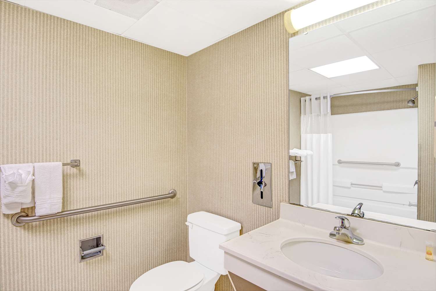 Days Inn by Wyndham Louisburg 38/44
