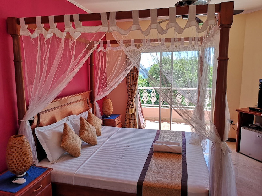Glacis Heights Villa 13/50