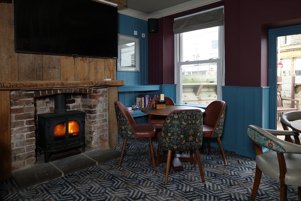 Victoria Hotel 27/40