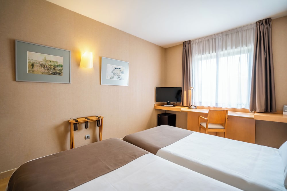 ROOM, DOUBLE BED