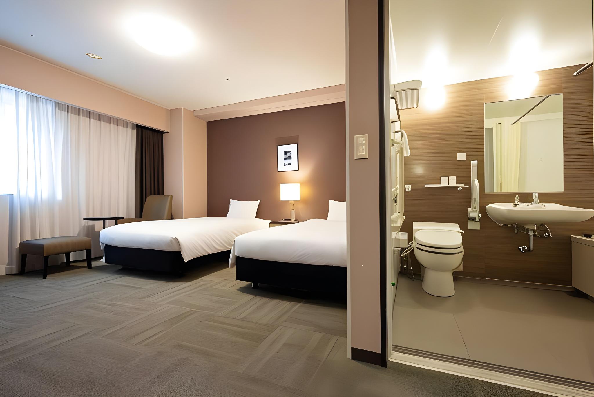 Universal, Twin Beds
