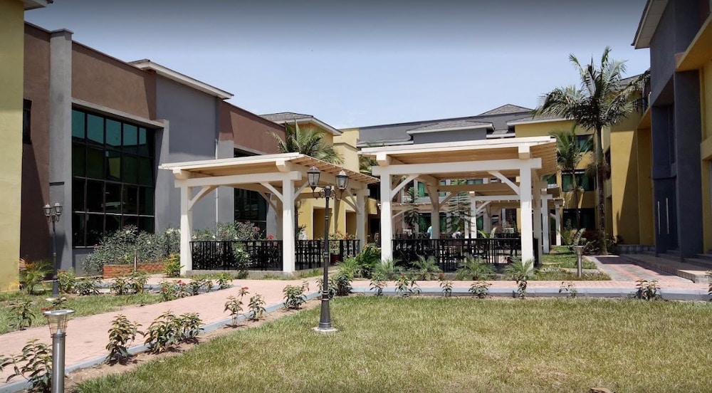 Courtyard International Hotel 37/40