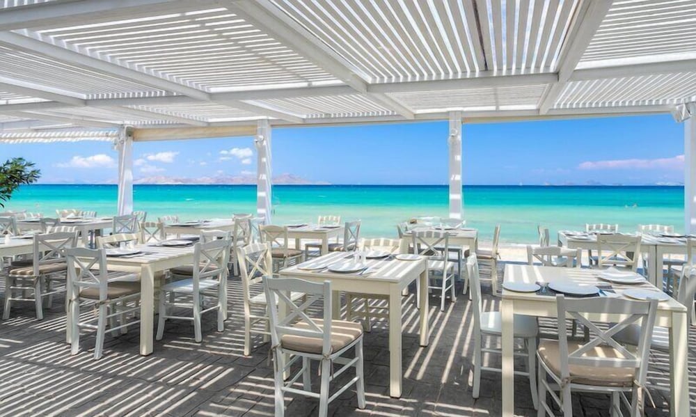 Aeolos Beach Hotel 42/57