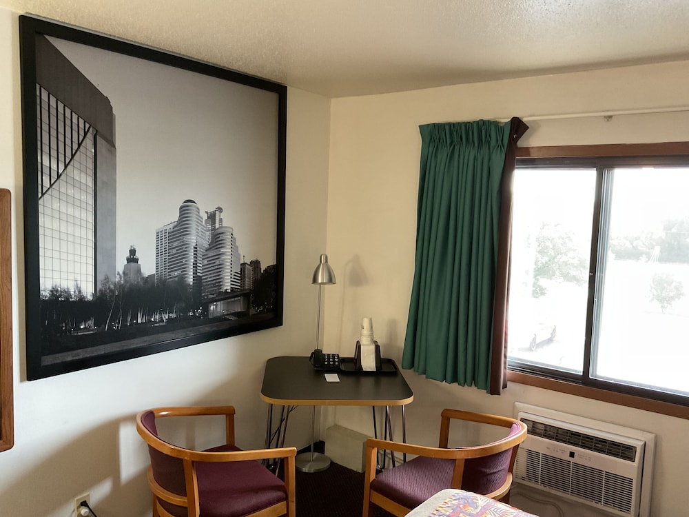 Budget Host Inn Buffalo 20/27
