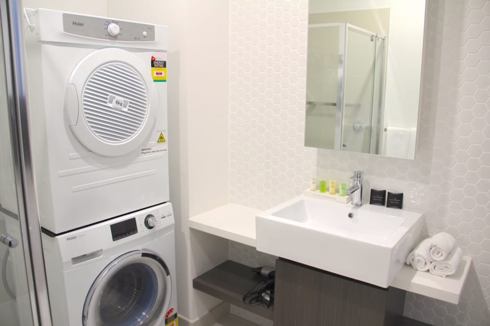 Whitehorse Apartment Hotel 45/47
